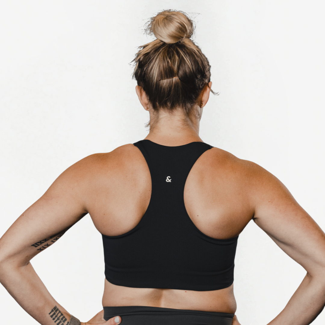 Sports bra with online back clip